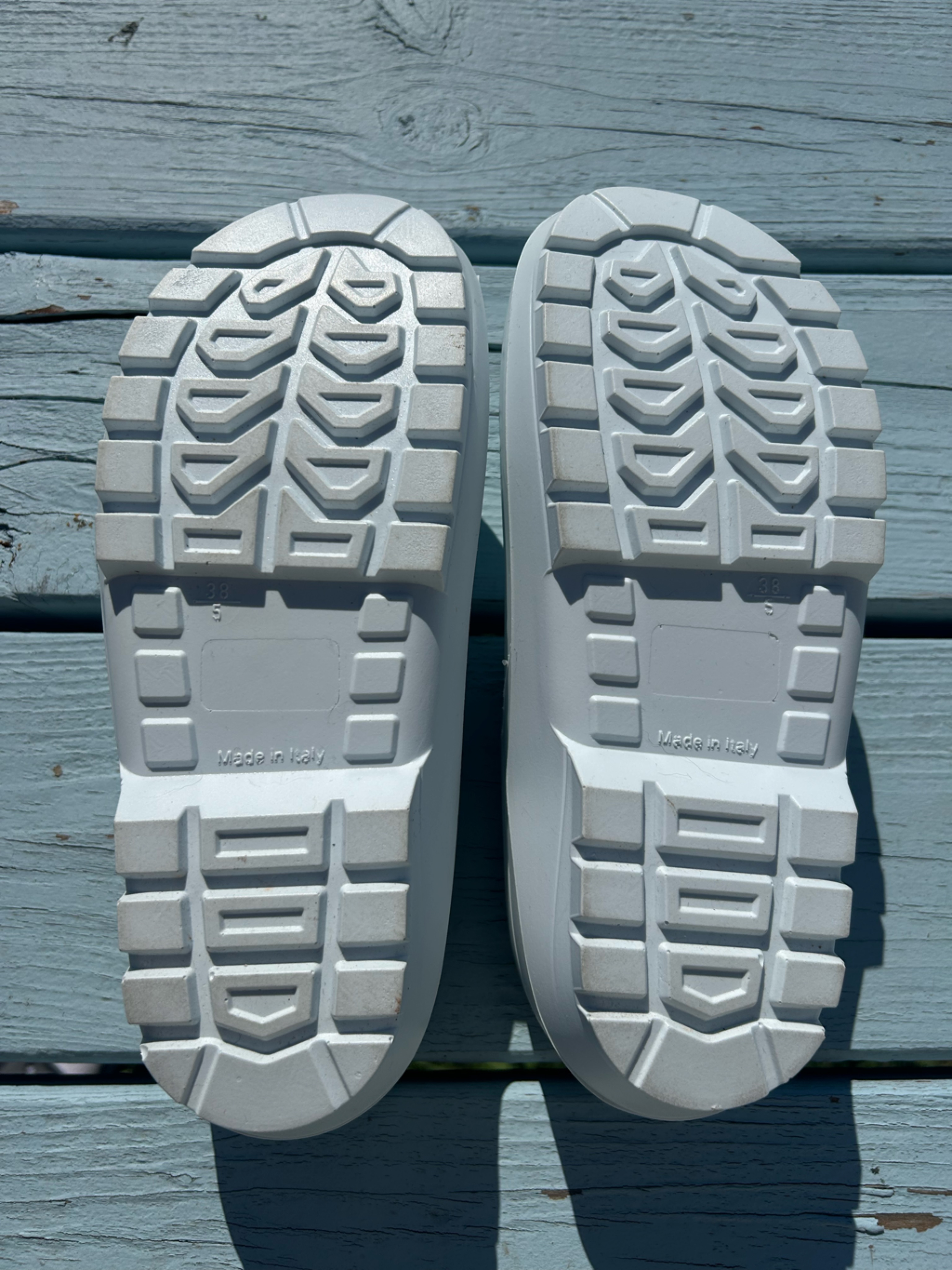 Like New! Gardenheir Italian Garden Clogs In White Size 38 Made In Italy — image 5 of 6